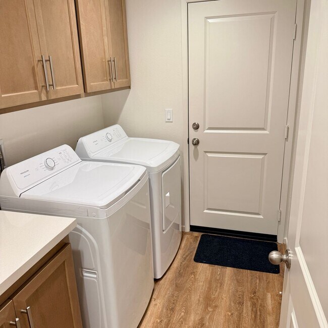 Building Photo - BRAND NEW 4 BEDROOM ADELANTO HOME