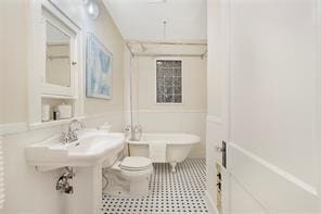 Building Photo - 5843 Vanderbilt Ave