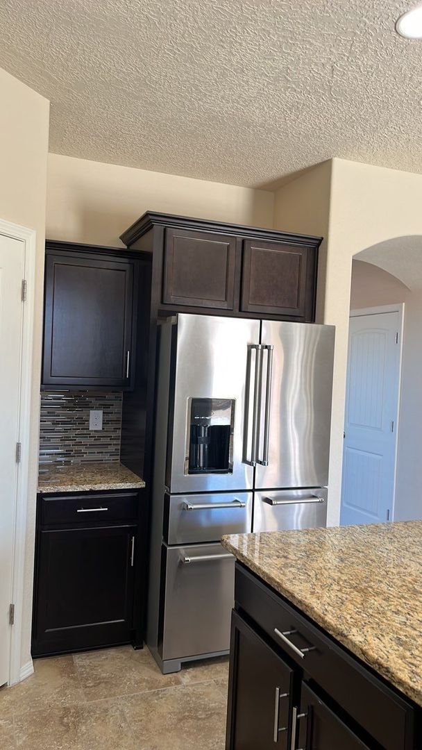 Building Photo - **Beautiful 4 Bedroom Home**Located in Lom...