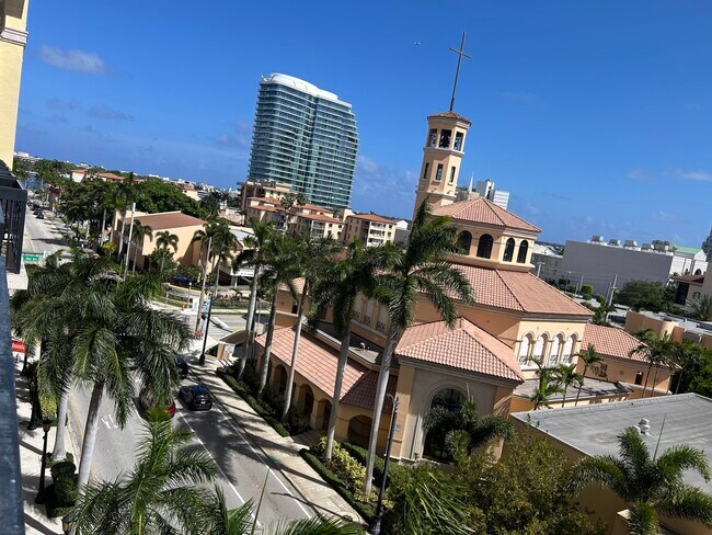 Building Photo - 801 S Olive Ave