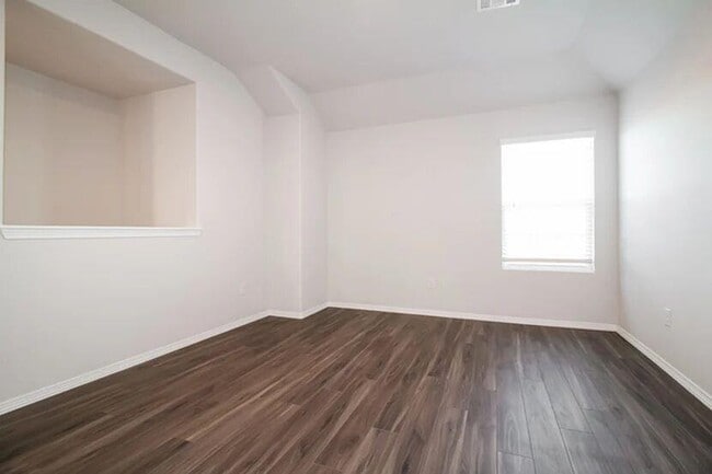 Building Photo - 2408 Rosewood Ln