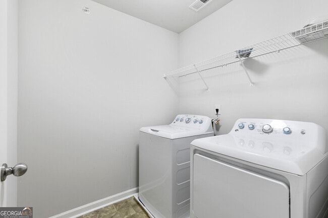 Building Photo - 1969 Old Dogwood