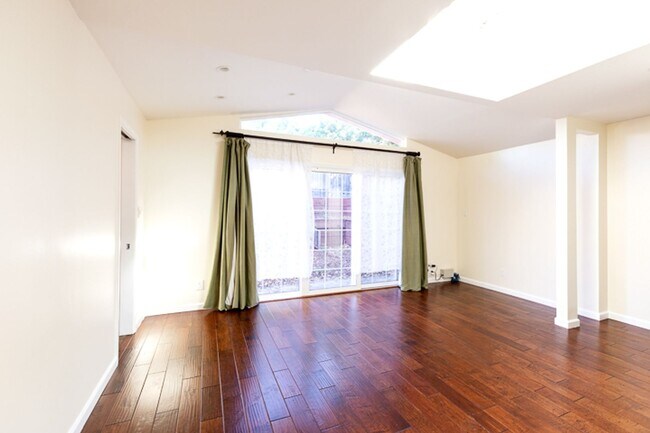 Building Photo - Beautiful Four bedroom, Two bathroom house...