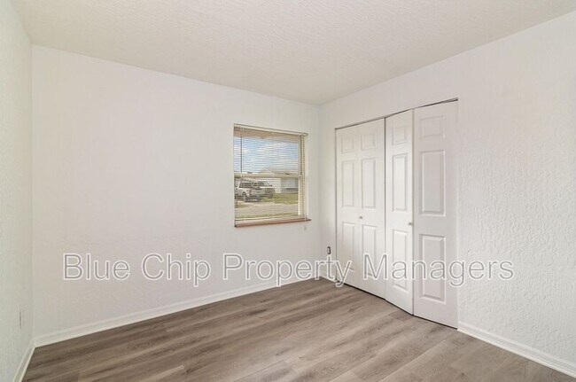 Building Photo - 921 Burn Dr NE