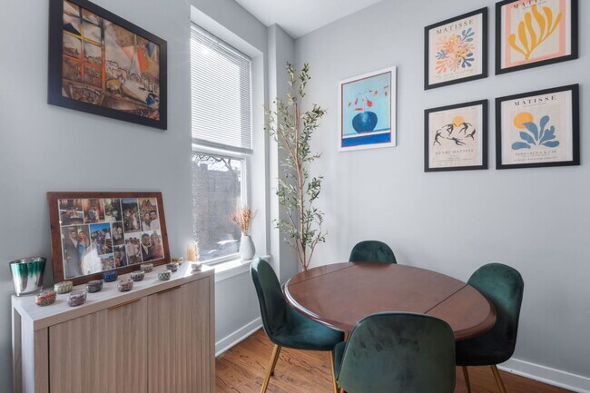 Building Photo - 1644 N Hermitage Ave