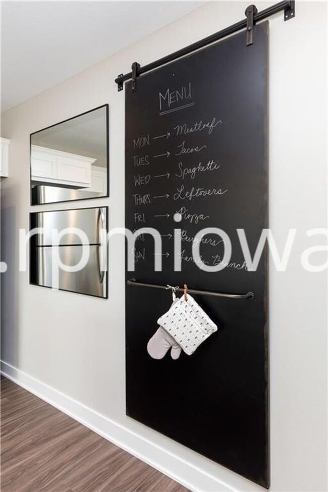 Building Photo - UPDATED!! 2 Bedroom, 2.5 Bath Townhome in Ankeny