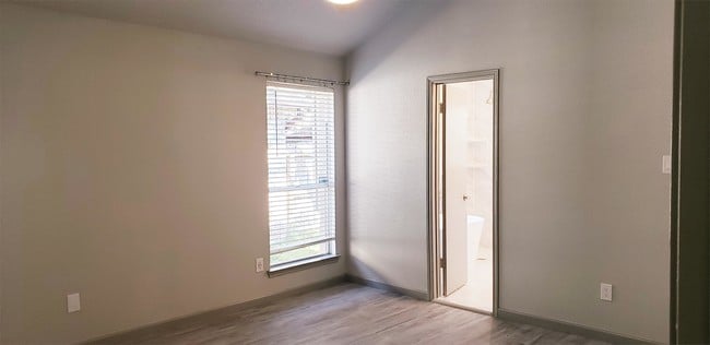 Building Photo - 9210 Fisher's Hill Dr