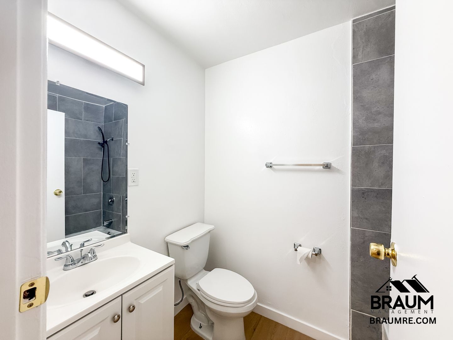 Building Photo - 5252 Hermitage Ave