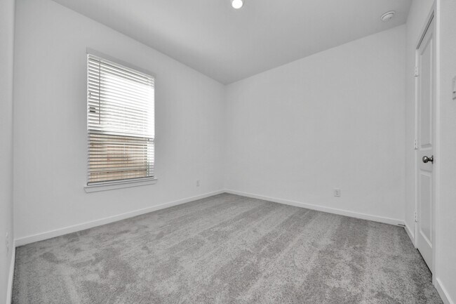 Building Photo - 9223 Willowbank Gap Ln