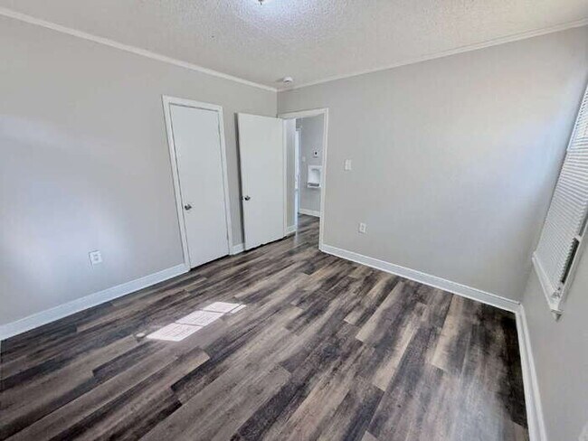 Building Photo - 101 E Davant Ave