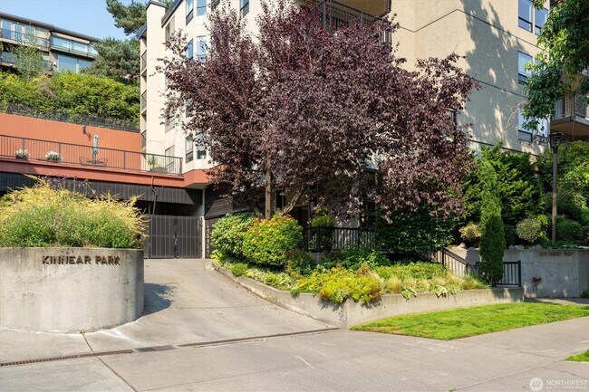 Building Photo - 410 W Roy St