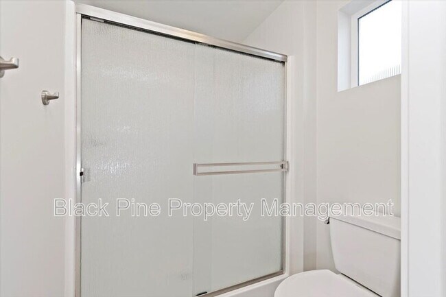 Building Photo - 3098 N Lochness Ave