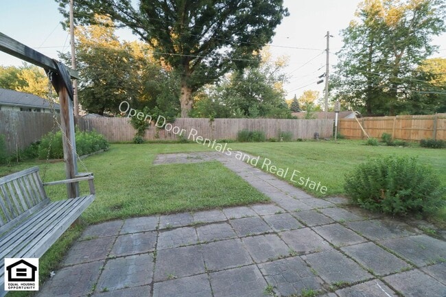 Building Photo - 6820 Raintree Rd