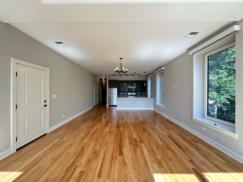 Building Photo - 2100 W 18th Pl