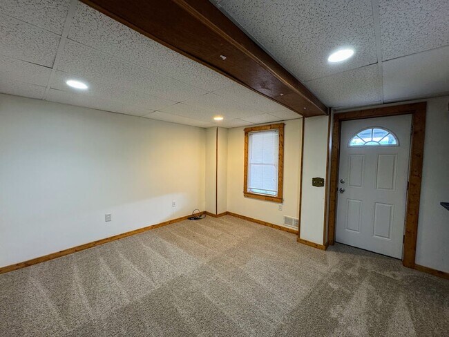 Building Photo - 647 5th St