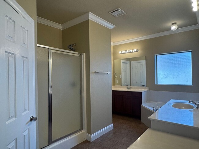 Building Photo - Beautiful 4 Bed/3 Bath Home For Lease In Z...