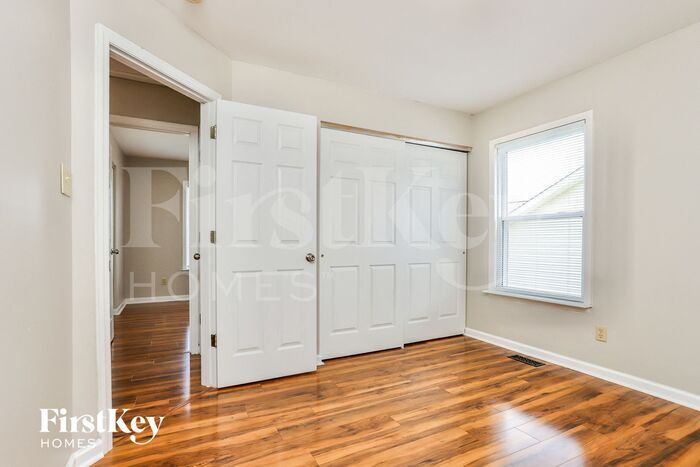 Building Photo - 650 Silver Maple Dr