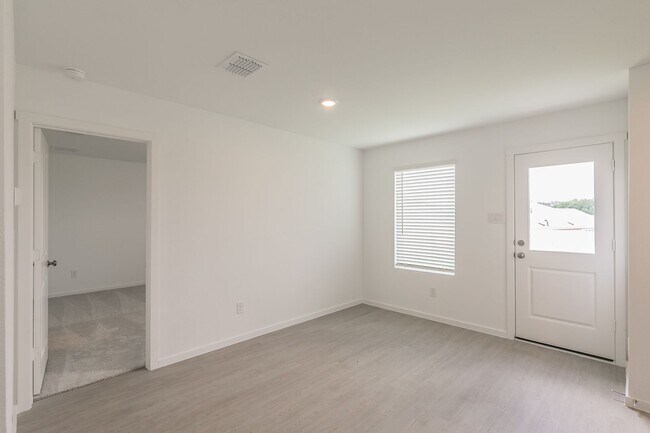 Building Photo - 3 bedroom 2 bath-brand new construction in...