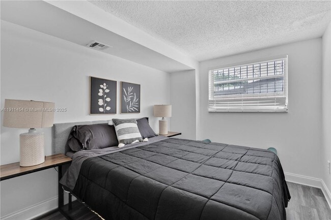 Building Photo - 1841 SW 29th Ave