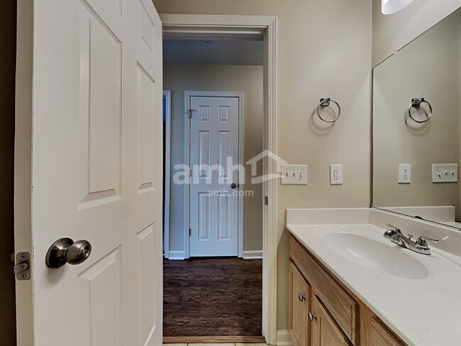 Building Photo - 2043 Cripplecreek Dr