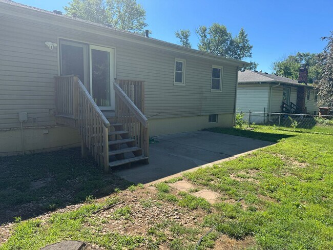 Building Photo - Raised Ranch Near Offutt AFB with Finished Basement & Oversized Garage