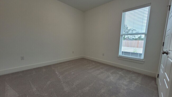 Building Photo - 7024 Garden Hill Dr