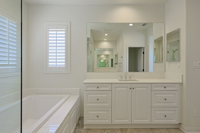 Building Photo - Gorgeous 4 Bedroom and 3 Bath Home in Chula vista/Otay Ranch Area