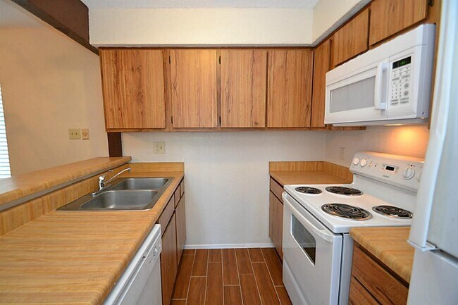 Building Photo - 13026 Wirevine Ln