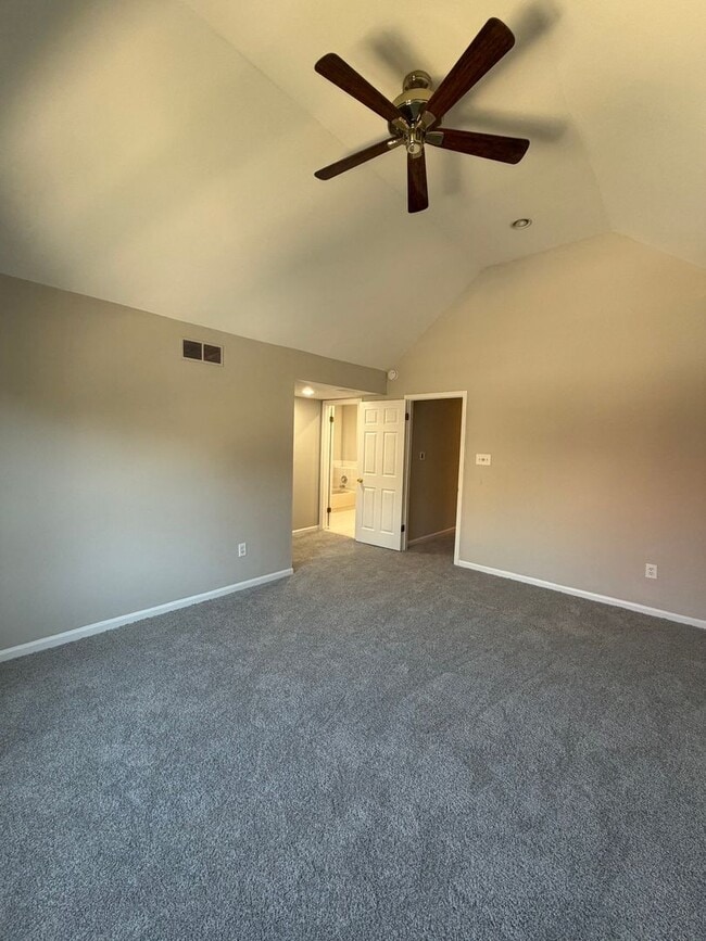 Building Photo - 3BR - WOODED VIEWS • FINISHED BASEMENT • BONUS LOFT • TE SCHOOL DISTRICT