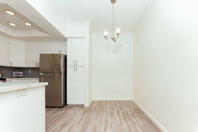 Building Photo - ****AVAILABLE NOW!! TWO BEDROOM TWO BATH CONDO IN GREAT LOCATION!!!!!!