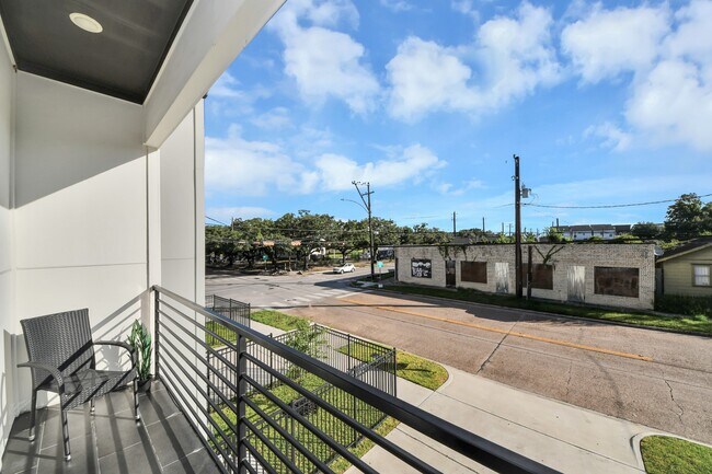 Building Photo - 3004 Holman St
