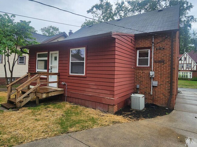 Building Photo - Move-In Special: Save $300 on This Charmin...