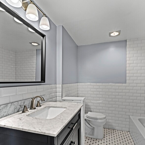 Building Photo - 250 NE 20th St