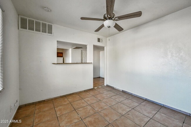 Building Photo - 526 S Mesa Dr