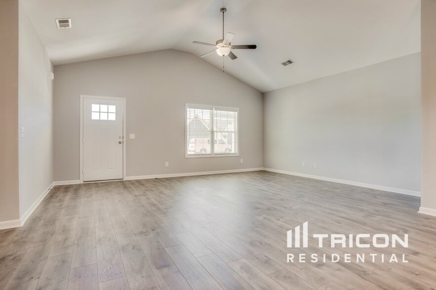 Primary Photo - 710 W Coker Way