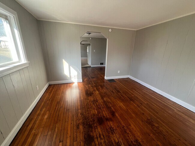 Building Photo - 1878 Spring Rd