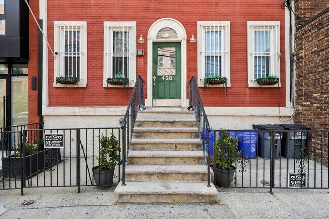Building Photo - 420 Monroe St