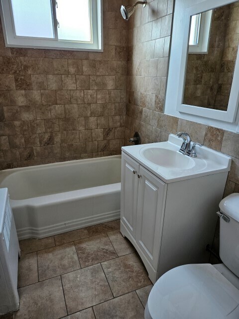 Building Photo - 6104 N Damen Ave