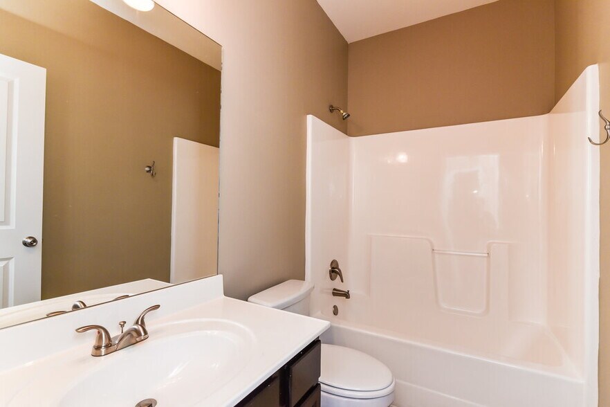Building Photo - 1694 Maplecliff Way