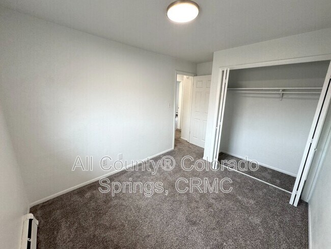 Building Photo - 4995 Picturesque Cir