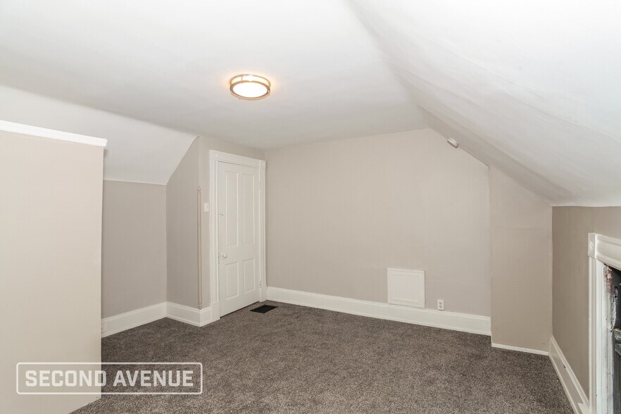 Building Photo - 1233 Dewey Ave