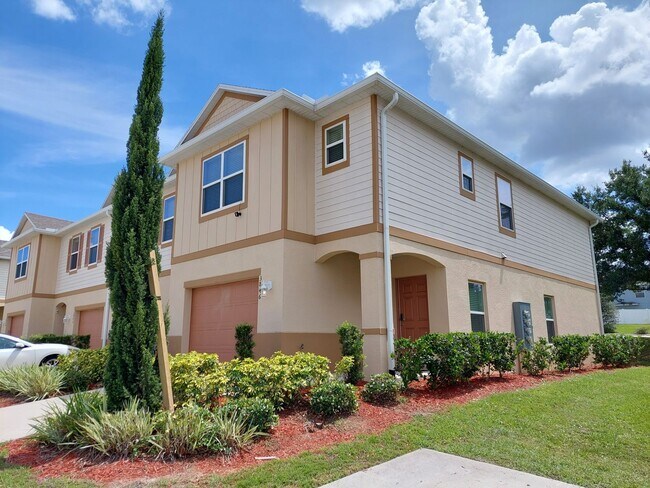 Building Photo - Beautiful 3 Bedroom 2 1/2 Bathroom House i...