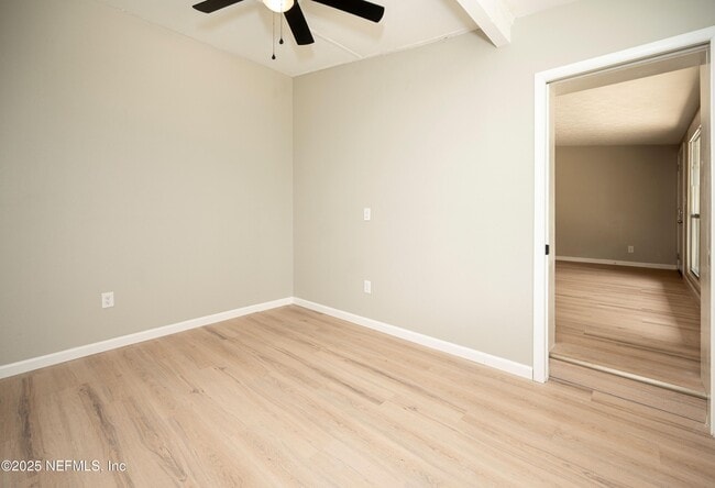 Building Photo - 313 Suzanne Dr