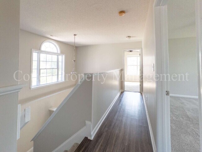 Building Photo - 448 Vallie Ln