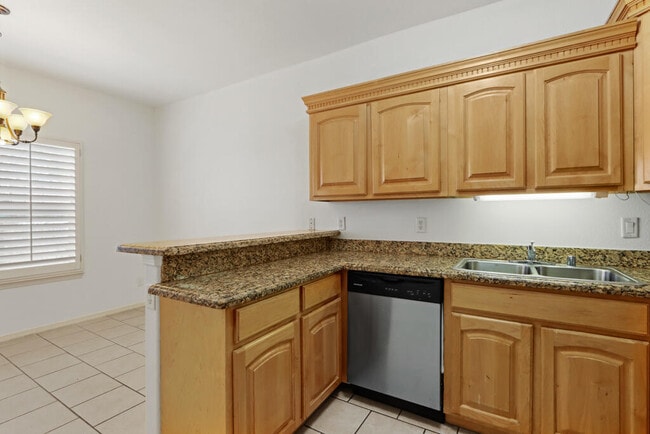 Building Photo - 561 Green Village Ct