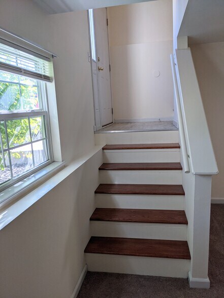 Building Photo - 1031 Arlington Ct