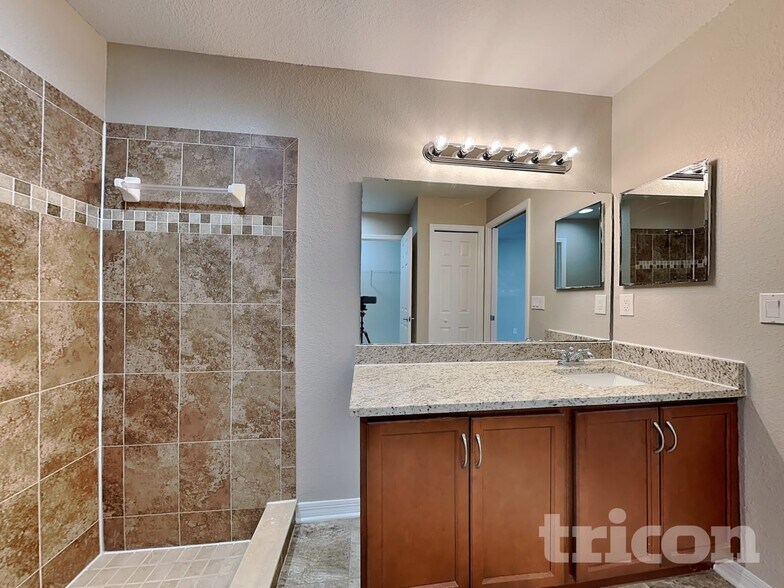 Building Photo - 2311 12th Ave E