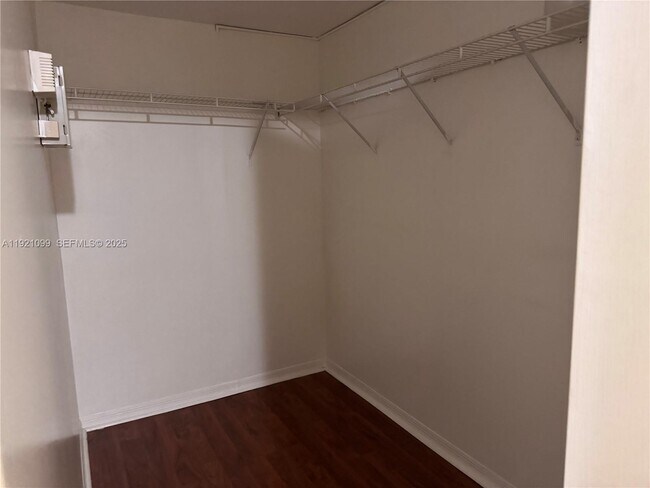 Building Photo - 1260 SE 31st Ct