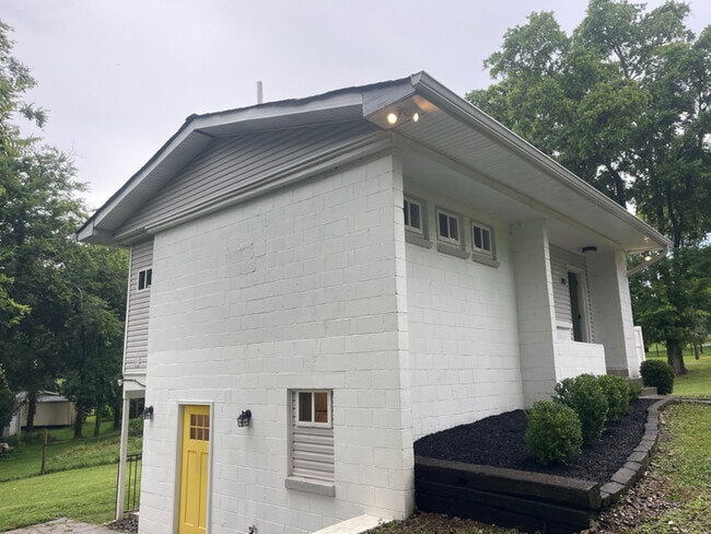 Building Photo - 243 Jones Ln