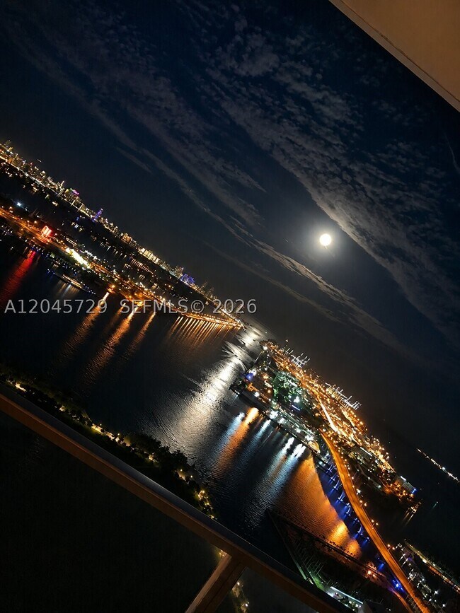 Building Photo - 1100 Biscayne Blvd